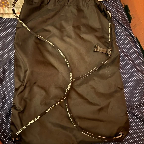 Under Armour Black Backpack Lightweight and Functional - Picture 3 of 3